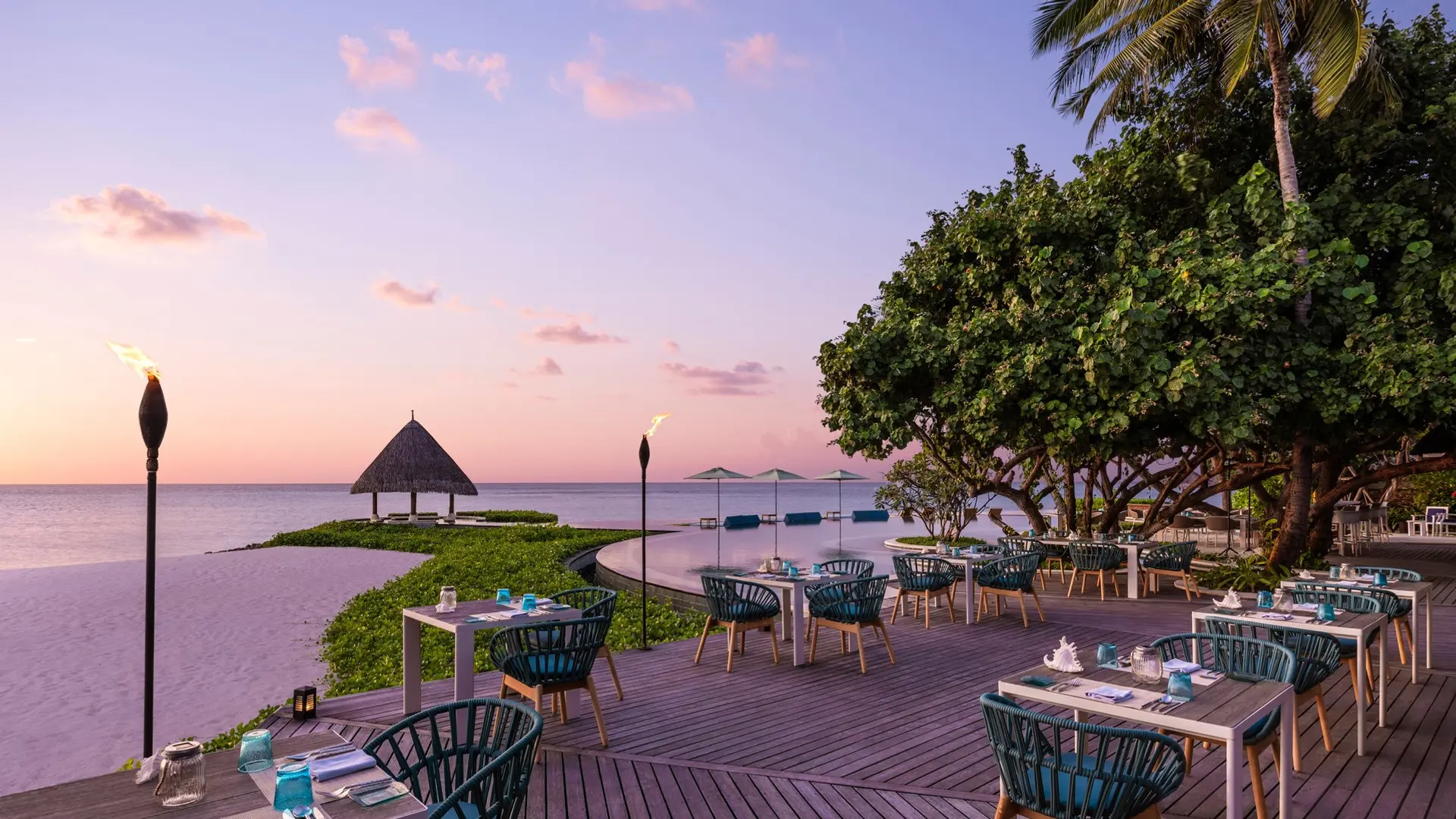 Hotel review Restaurants & Bars' - Four Seasons Resort Maldives at Kuda Huraa - 2