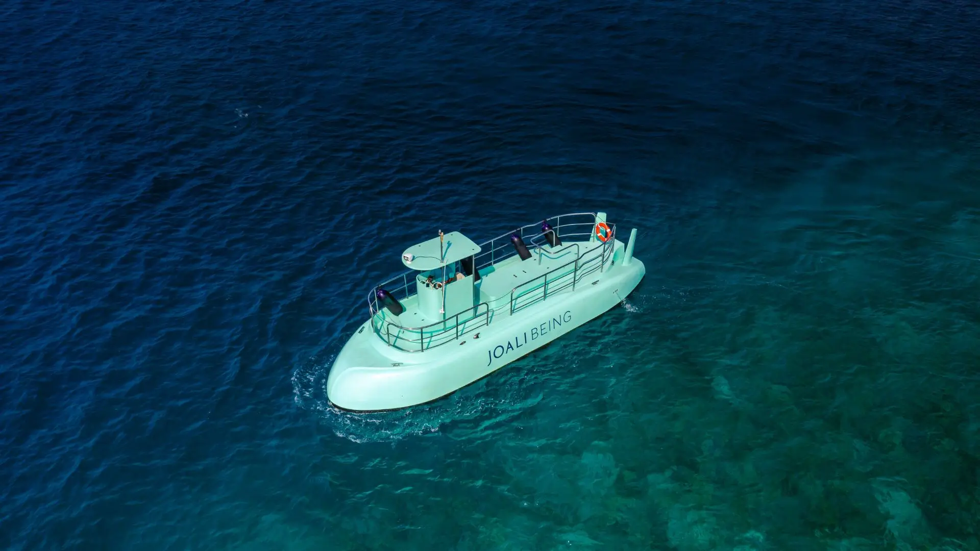 Semi-submersible submarine at JOALI BEING